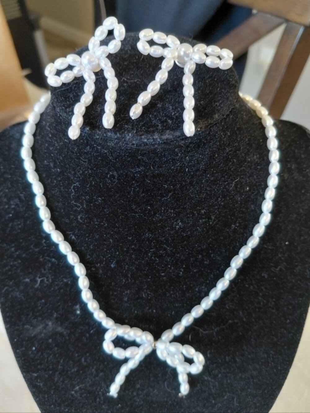 White Pearl Bow Necklace and Earring Set - Elegant Women Jewelry